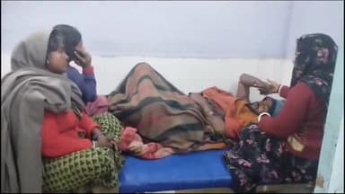 मटिहानी: महमदपुर गौतम में पोल पर चढ़ा बिजली मिस्त्री करंट लगने से झुलसा, हालत गंभीर