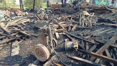 शेखपुरा: सदर अस्पताल के समीप आरा मिल में भीषण आग लगी की घटना में तीन बाइक दो इंजन सहित लकड़ी जलकर राख 16 लाख रुपए का हुआ नुकसान