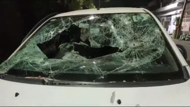 इटावा: अड्डा गूलर में नवयुवकों ने हमला कर पिता-पुत्र समेत 3 लोगों को पीटकर किया घायल,कार व बाइक में की तोड़-फोड़,