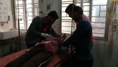 शेखपुरा: घरेलू विवाद को लेकर बंगाली पर मोहल्ले में जमकर मारपीट घटना में एक बुजुर्ग सहित तीन लोग गंभीर रूप से हुए घायल