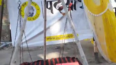 साहेबपुर कमाल: पचवीर चौक पर 70 किलो मोतीचूर के लड्डू से प्रशांत किशोर को तौला गया