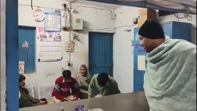 जुलाना: जुलाना के नए बस स्टैंड पर किसान छात्र एकता संगठन ने शेड्यूल पर बसें चलाने की मांग को लेकर रोकी बस