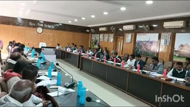 चित्तौड़गढ़: डीआरडीए हाल में जिला कलेक्टर ने विभिन्न विभागीय अधिकारियों की बैठक लेकर विकास कार्यों की समीक्षा की और दिए दिशा निर्देश