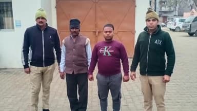 मिलक: मिलक छेत्र की थाना शहजादगर पुलिस ने 2वारंटियों को गिरफ़्तार कर किया कोर्ट में पेश,कोर्ट ने दोनों वारंटियों को भेजा जेल ।