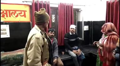 इटावा: जोहाना गांव में बच्चों के लेकर दो पक्षों के बीच हुई मारपीट में तीन लोग हुए घायल, जांच पड़ताल में जुटी पुलिस