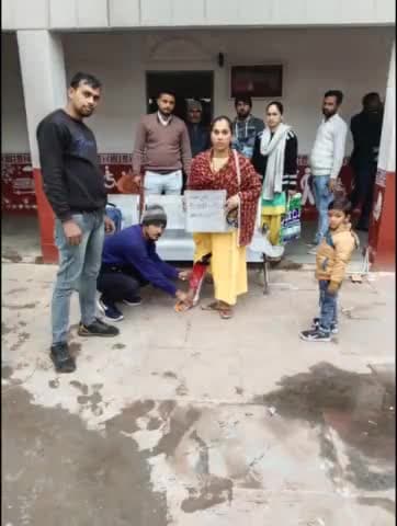 इटावा: विकास भवन में दिव्यांगजन सशक्तिकरण विभाग द्वारा दिव्यांगों को उपकरण वितरित किए गए