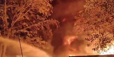 फतुहा: फतुहा के औद्योगिक क्षेत्र स्थित पाइप फैक्ट्री में रविवार की देर रात लगी आग लाखों की संपत्ति जलकर हुआ राख।