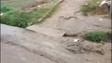 नुआंव: यूपी बिहार को जोड़ने वाली करीराम सड़क कीचड़ में तब्दील ग्रामीणों ने कहा DM से गुहार लगाने के बाद भी सड़क की स्थिति बदहाल