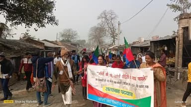 सत्याग्रह पदयात्रा बैरिया मंच से बकौर के लिए रवाना हुई। 
#satyagrah_padyatra