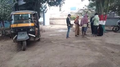 बिहार: बगारपर गांव में करंट की चपेट में आने से 10 वर्षीय लड़के की हुई हुई मौत, पोस्टमार्टम के लिए लाया गया सदर अस्पताल।