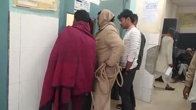 बिहार: जक्की गांव के रोड पर से 4 लीटर देसी शराब के साथ एक व्यक्ति को पुलिस ने किया गिरफ्तार मेडिकल जांच के लाया सदर अस्पताल।