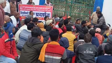 बिहार: अपनी मांगों को लेकर फुटपाथी दुकानदारों ने जिला समाहरणालय के पास किया प्रदर्शन