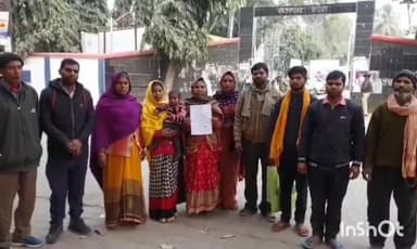 कटिहार: समेली ठाकुरबाड़ी हरिजन टोला निवासी डीएम और एसपी से मिलकर झूठे केस में फंसाए जाने को लेकर लगा रहा न्याय का गुहार