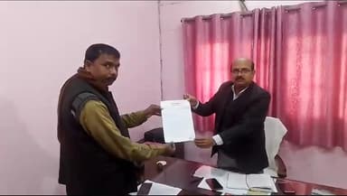 उदहिन खुर्द एवं मानपुर गौरा समिति ब्लॉक सिराथू में गेहूं क्रय केंद्र खोले जाने हेतु आज गुरूवार 6 फरवरी को जिला खाद्य विपणन अधिकारी कौशांबी को मेरे द्वारा ज्ञापन सौंपा गया।
अजय सोनी