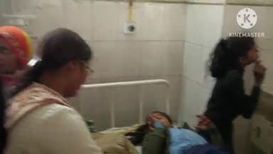 बगहा: बगहा में एमडीएम भोजन खाने से तीन दर्जन बच्चें बीमार अस्पताल में कराया गया भर्ती