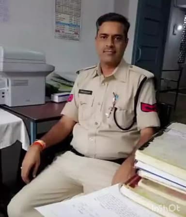 कोलारस: कोलारस उपजेल में पदस्थ आरक्षक की हुई मौत ड्यूटी पर जाने तैयार हो रहे आरक्षक को सीने में दर्द उठा और हुई मौत