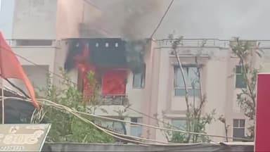 जीवाजीगंज ग्वालियर में मल्टी में आग लगी- #gwalior #breakinggwalior #BreakingNews #fire
