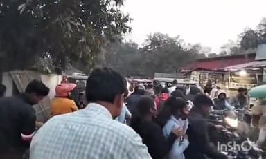 कटिहार: जीआरपी चौक कटिहार पर लगा लम्बा जाम, राहगीरों को हो रही परेशानी