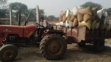 चांपा: बहेराडीह के किसानों का धान खरीदी केंद्र सिवनी में यथावत रखने को लेकर कलेक्टर को सौंपा गया ज्ञापन