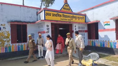 इकौना: जिलाधिकारी ने उच्च प्राथमिक विद्यालय हुसैनपुर खुरूहरी का किया औचक निरीक्षण