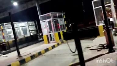 धौलपुर: धौलपुर भरतपुर हाईवे स्थित टोल प्लाजा पर टोल नहीं देने पर कार चालक से हुई कहासुनी, तीन दर्जन लोगों ने टोल पर की तोड़फोड़