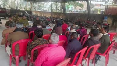 बाजपट्टी: आगामी सरस्वती पूजा को लेकर बाजपट्टी थाना परिसर में शांति समिति की बैठक का आयोजित हm