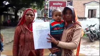 मिर्ज़ापुर: नैडी कठारी गांव निवासिनी पीड़िता एसपी को ज्ञापन सौंप कर पति पर लगाया दहेज को लेकर मारने पीटने का आरोप