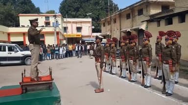 सासाराम: शाहाबाद प्रक्षेत्र के DIG नवीन चंद्र झा ने सासाराम के SDPO कार्यालय का किया निरीक्षण