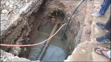 देवेंद्रनगर: देवेंद्रनगर सलेहा रोड पर एयरटेल फाइबर केबल के ठेकेदार ने जगह-जगह खोदे गढ्ढे, राहगीरों को हो रही परेशानी