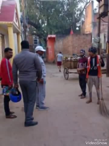 मिर्ज़ापुर: नगर पालिका परिषद मिर्जापुर के ईओ जीलाल ने 6 वार्डो का किया निरीक्षण, लापरवाह कर्मचारियों का वेतन काटने का दिया निर्देश