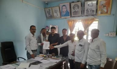 Maharashtra: Bharatiya Kisan Sangathan gave a memorandum regarding various demands in Raver district.
महाराष्ट्र: भारतीय किसान संगठन ने रावेर जिले में विभिन्न मांगो को लेकर ज्ञापन दिया।