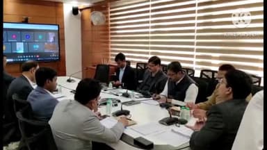 बुंडू: लोकसभा चुनाव के मद्देनजर समाहरणालय में जिला निर्वाचन पदाधिकारी सह उपायुक्त राहुल कुमार सिन्हा ने की बैठक