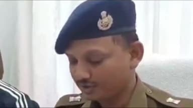 बाजपट्टी: बाजपट्टी पुलिस ने थाना क्षेत्र के महुआइन पुल के पास से नेपाली शराब के साथ एक बाइक को किया जप्त