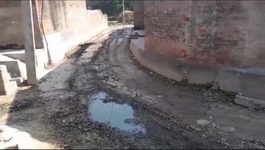 ग्राम उदहिन खुर्द पुलिस चौकी से श्री जवाहर मास्टर के घर के पास की जर्जर सड़क एवं ग्राम जगन्नाथपुर से ग्राम हिसामबाद तक की जर्जर सड़क की मरम्मत कराए जाने की आज पुन:मेरे द्वारा मांग उठाई गई।
अजय सोनी