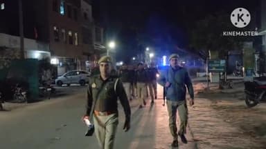 शिकोहाबाद: एटा चौराहा से नगर में एसपी ग्रामीण कुमार रणविजय सिंह ने किया पुलिस बल के साथ पैदल मार्च