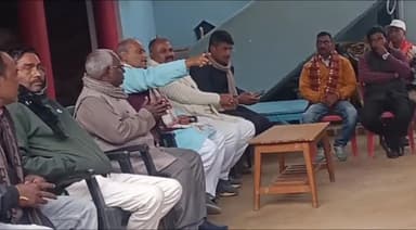 धरहरा: पूर्व मंत्री शैलेश कुमार ने महरना में शोकाकुल परिजनों से मिलकर दी सांत्वना