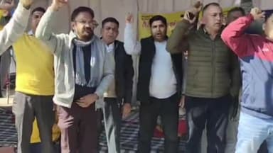 करनाल: सेक्टर-12 लघु सचिवालय के सामने दी रेवेन्यू पटवार एवं कानूनगो संगठन द्वारा किया गया प्रदर्शन