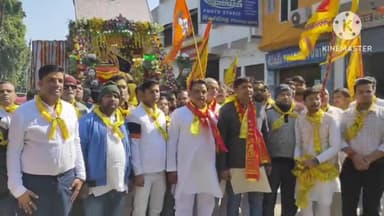 शिकोहाबाद: बड़ा बाजार से पूरे नगर में निकली निशान यात्रा एसपी ग्रामीण रणविजय सिंह ने आरती उतार कर किया शुभारंभ हजारों की भीड़