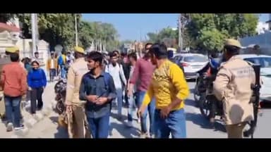 प्रयागराज: इलाहाबाद विश्वविद्यालय में चल रहे आंदोलन में छात्रों के बीच पहुंचे आजाद अधिकार सेना के राष्ट्रीय अध्यक्ष अमिताभ ठाकुर