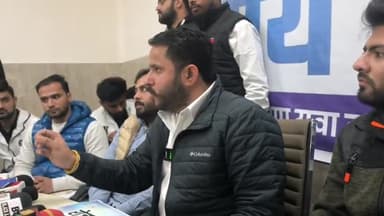 करनाल: पीडब्ल्यूडी रेस्ट हाउस में युवा कांग्रेस प्रदेश अध्यक्ष युवाओं के बेरोज़गारी के मुद्दे को लेकर की प्रेस कॉन्फ्रेंस