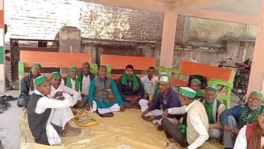 रसूलाबाद: रसूलाबाद ब्लॉक परिसर में भारतीय किसान यूनियन टिकैत गुट की हुई मासिक बैठक, विभिन्न मांगों को लेकर BDO को सौंपा ज्ञापन