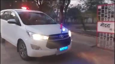 मौदहा: मौदहा कस्बे में अपर पुलिस महानिदेशक प्रयागराज जोन द्वारा जुम्मे की नमाज एवं आगामी लोकसभा चुनाव के दृष्टिगत भ्रमण कर सुरक