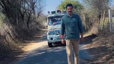 बुहाना: पचेरी से गूंती की क्षतिग्रस्त सडक मार्ग का ग्रामीणों की शिकायत पर बुहाना एसडीएम जगदीश सिंह ने देखा मोकास्थल