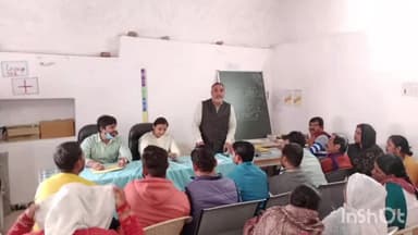 अजयगढ़: सामुदायिक स्वास्थ्य केंद्र अजयगढ में बीएमओ ने कर्मचारियों की ली बैठक,
मरीजों के साथ अच्छा व्यवहार करने के दिए निर्देश