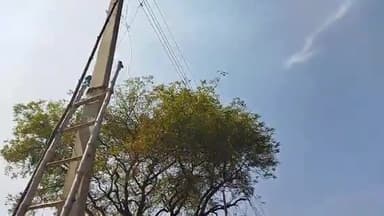 केराकत: सरौनी पश्चिम पट्टी गांव में शॉर्ट सर्किट से 2 मड़हे में आग लगने से एक व्यक्ति झुलसा, गृहस्थी का सामान व नगदी जला