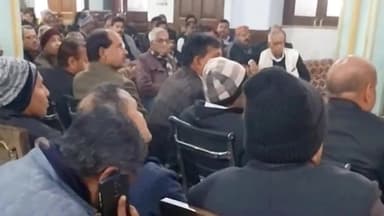 बहराइच: जिला बार एसोसिएशन सभागार में अधिवक्ताओं ने साधारण सभा की बैठक का किया आयोजन हुए न्याय कार्य से विरत