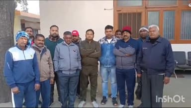 मुज़फ्फरनगर: भगवान वाल्मीकि प्राचीन मंदिर समिति के पदाधिकारी के द्वारा डीएम कार्यालय पर पहुंचकर मंदिर के निर्माण को लेकर सोपे ज्ञापन