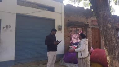 भदोही: भदोही में विद्युत विभाग के अधिकारियों ने चलाया चेकिंग अभियान, 100 से ज्यादा बकाएदारों के काटे कनेक्शन