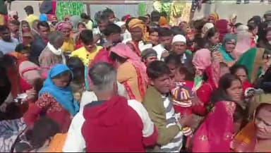 जलेसर: शनिजात के चलते जलेसर स्थित दरगाह पर उमडी भीड। घंटों जाम में फंसी रही एम्बुलेंस।