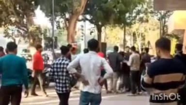 आगरा: थाना हरीपर्वत में मारपीट का वीडियो वायरल होने के बाद दोनों छात्र दलों के अज्ञात लोगों के विरुद्ध मुकदमा दर्ज